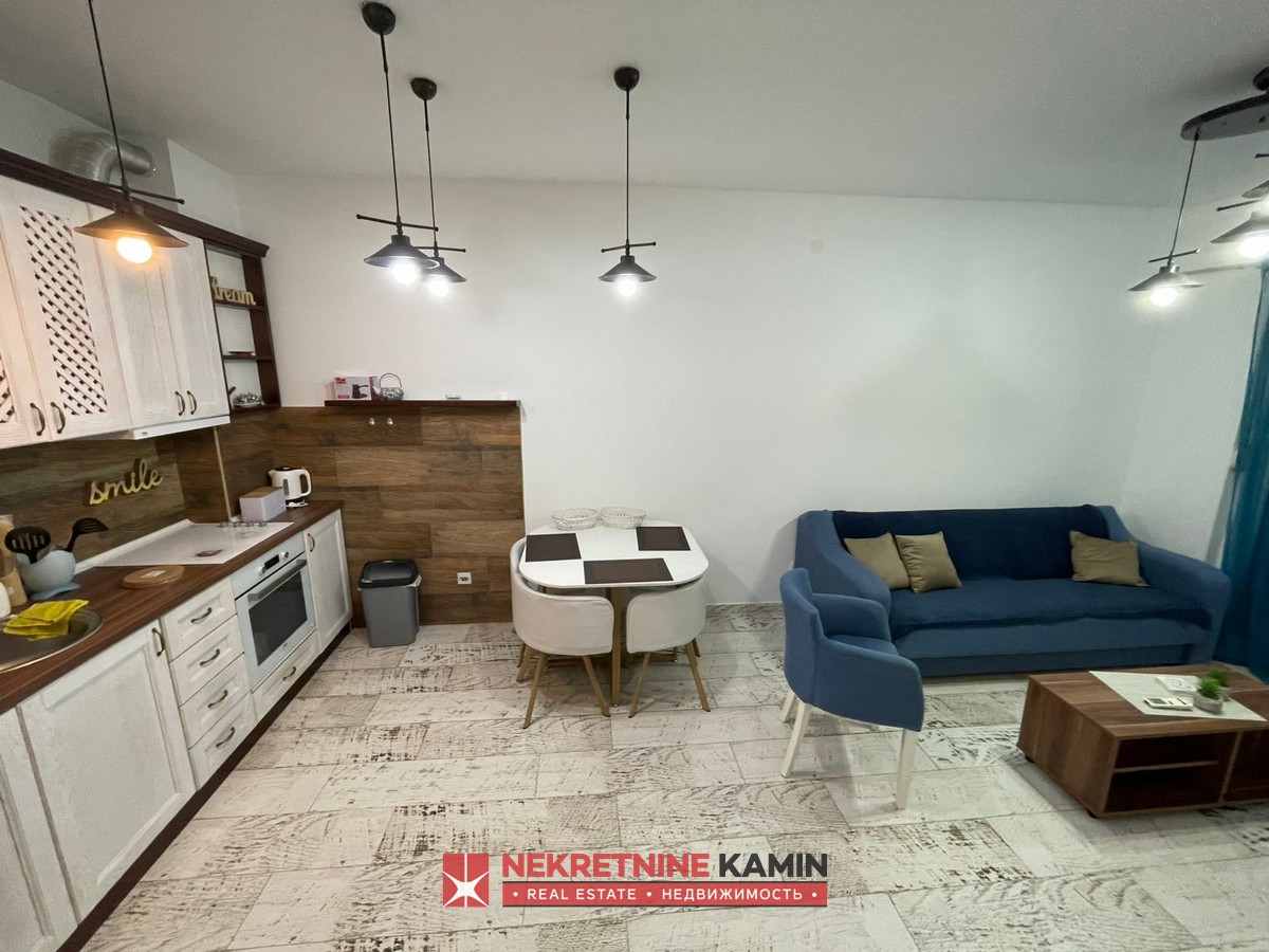 Kiralık modern iç mekan daire, Budva